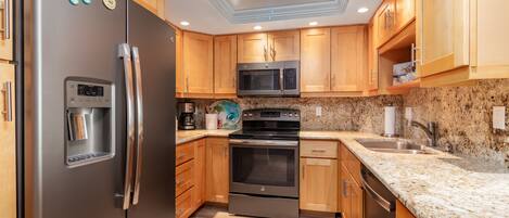 ثلاجة، ميكروويف، فرن، موقد طهي مسطح