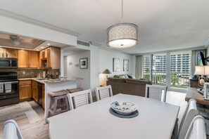 Interior - Updated 2 Bed Condo Offering Long Beach Views From Balcony (Marco Island)