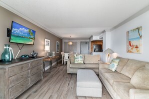 TV - Updated 2 Bed Condo Offering Long Beach Views From Balcony (Marco Island)
