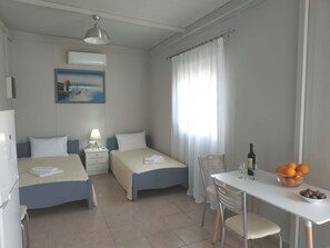 1 bedroom, iron/ironing board, WiFi, bed sheets - Korali House view sea (Unknown)