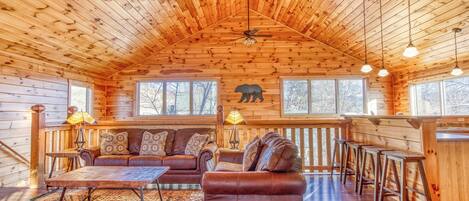 تلفزيون ذكي، مدفأة، ألعاب فيديو، كرة قدم الطاولة