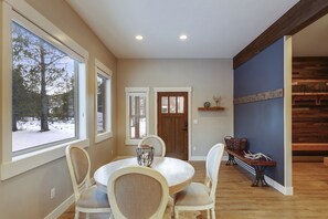 House, 4 Bedrooms | Dining