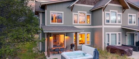 House, 4 Bedrooms | Outdoor spa tub