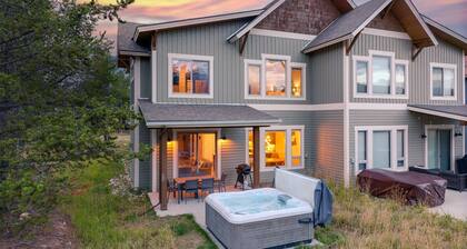 Willows At Grand Park 4 Bedroom Home by RedAwning