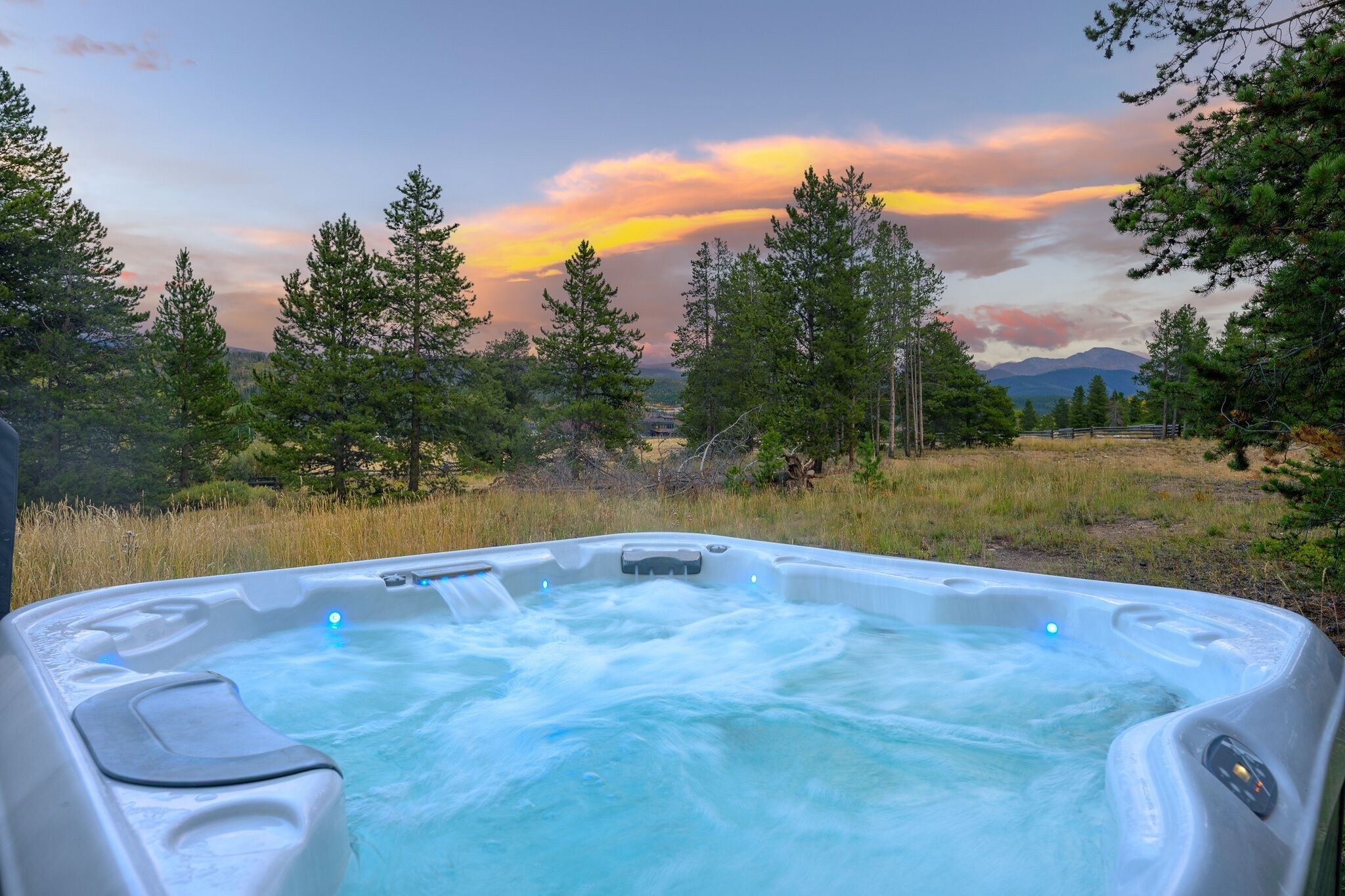 House, 4 Bedrooms | Outdoor spa tub