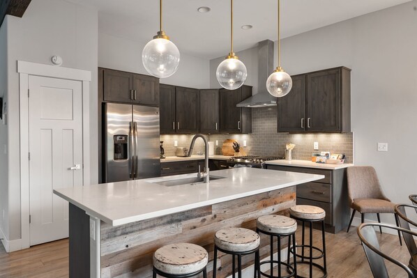 House, 4 Bedrooms | Private kitchen | Fridge, oven, coffee/tea maker, toaster - Willows At Grand Park 4 Bedroom Home by RedAwning (Fraser)