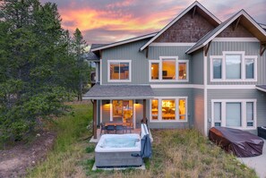 House, 4 Bedrooms | Terrace/patio - Willows At Grand Park 4 Bedroom Home by RedAwning (Fraser)