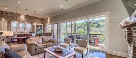 Ferienhaus, 4 Schlafzimmer | Wohnzimmer | Smart-TV, Bücher, Streaming-Dienste