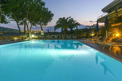 Studio 4 with sea view pool in a panoramic position above the village of Porto Azzurro