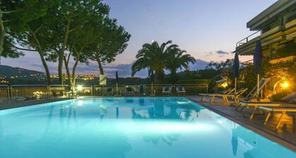 Studio 4 with sea view pool in a panoramic position above the village of Porto Azzurro