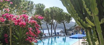 Studio 4 with sea view pool in a panoramic position above the village of Porto Azzurro