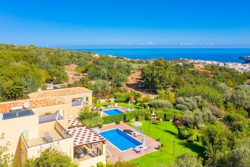 Villa Mary - Three Bedroom Villa, Sleeps 6