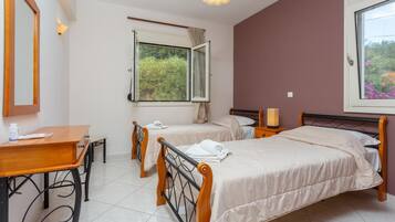 3 bedrooms, iron/ironing board, travel crib, WiFi