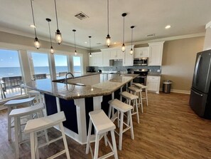 Kühlschrank, Kochgeschirr/Geschirr/Besteck