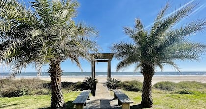 23 Yards To Sea - Great event house, sleeps 30, Beachfront, 6 Bedrooms.