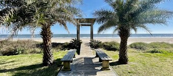 23 Yards To Sea - Great event house, sleeps 30, Beachfront, 6 Bedrooms.