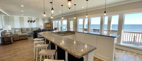 المنشأة من الداخل