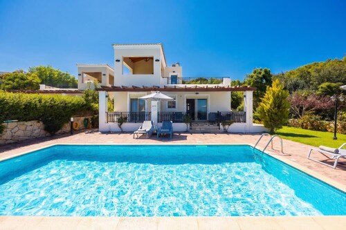 Villa Georgia - Three Bedroom Villa, Sleeps 6
