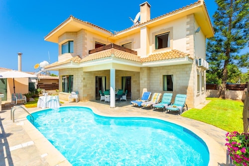 Villa Olivetta - Three Bedroom Villa, Sleeps 7
