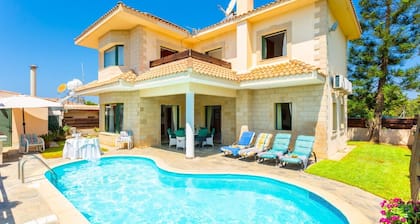 Villa Olivetta - Three Bedroom Villa, Sleeps 7