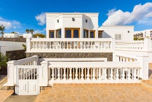 Exterior - Villa Ramos Dos - Four Bedroom Villa, Sleeps 8 (Puerto Calero)