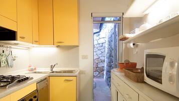 KĂŒhlschrank, Mikrowelle, Ofen, GeschirrspĂŒler