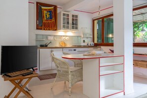 Fridge, oven, dishwasher - UN GIARDINO SUL FORNO (Portoferraio)