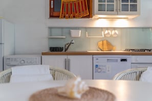 Fridge, oven, dishwasher - UN GIARDINO SUL FORNO (Portoferraio)