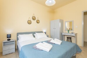 1 bedroom, iron/ironing board, WiFi, bed sheets - Villa Russa Alekos - One Bedroom Villa, Sleeps 2 (Afrato)