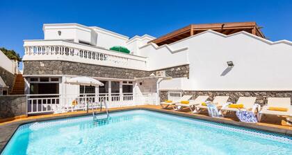 Villa Ramos Uno - Four Bedroom Villa, Sleeps 8