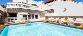 Villa Ramos Uno - Four Bedroom Villa, Sleeps 8