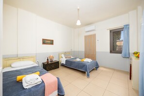 3 habitaciones, tabla de planchar con plancha, cuna de viaje y wifi 