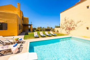 Pool - Villa Liakada - Three Bedroom Villa, Sleeps 7 (Panormos)