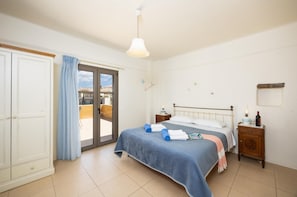 3 habitaciones, tabla de planchar con plancha, cuna de viaje y wifi 
