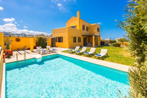 Villa Liakada - Three Bedroom Villa, Sleeps 7