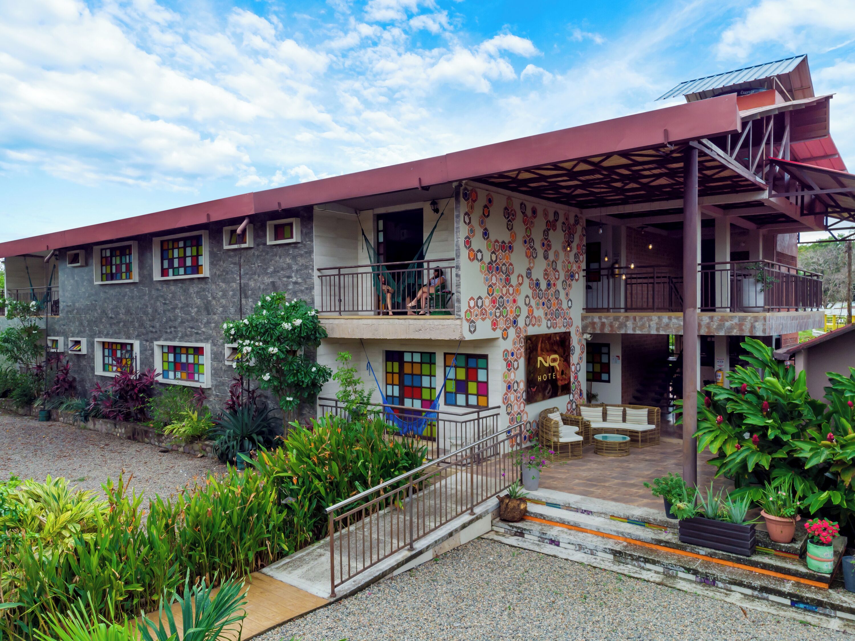 Vista frontal de la propiedad