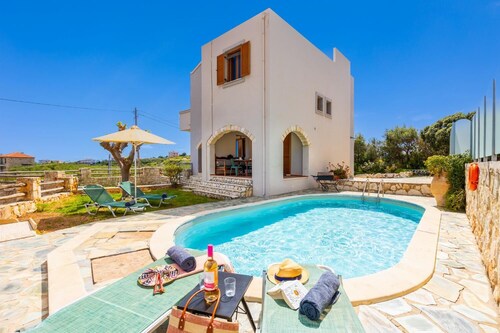 Villa Neria - Four Bedroom Villa, Sleeps 8