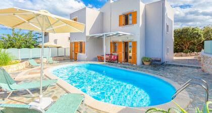 Villa Konstantina - Three Bedroom Villa, Sleeps 6