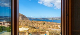 Villa Konstantina - Three Bedroom Villa, Sleeps 6