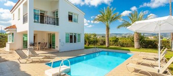 Villa Iliada - Three Bedroom Villa, Sleeps 6