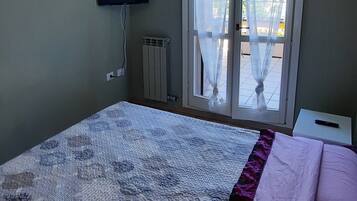 2 camere, una scrivania, ferro/asse da stiro, Wi-Fi gratuito