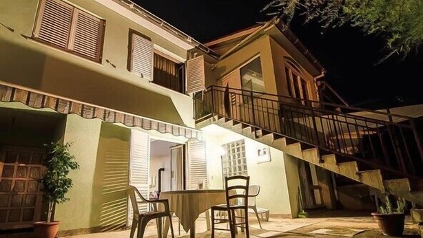 Outdoor dining - Studio Lillys , great for 2 people. (Banjole)