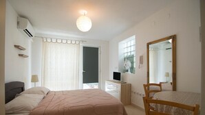 1 bedroom, WiFi, bed sheets - Studio Lillys , great for 2 people. (Banjole)