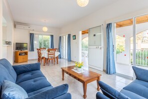 Een televisie en een dvd-speler