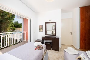 3 bedrooms, iron/ironing board, travel cot, WiFi