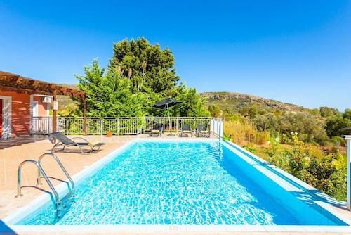 Villa Cherry - Three Bedroom Villa, Sleeps 7