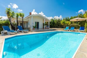 Pool - Villa Christia Maris (Neo Chorio)