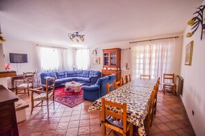 Smart TV, fireplace, DVD player, foosball