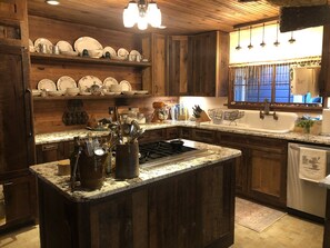Fridge, microwave, oven, stovetop - Tranquility  abounds  (Brevard)