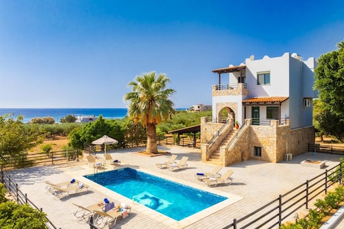 Theo Beach Villa - Four Bedroom Villa, Sleeps 9